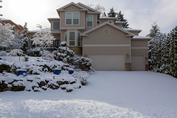 image of a home covered in snow depicting regional climate and propane use
