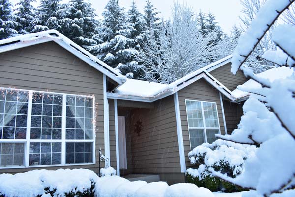 image of a house in winter that uses heating oil for home heating