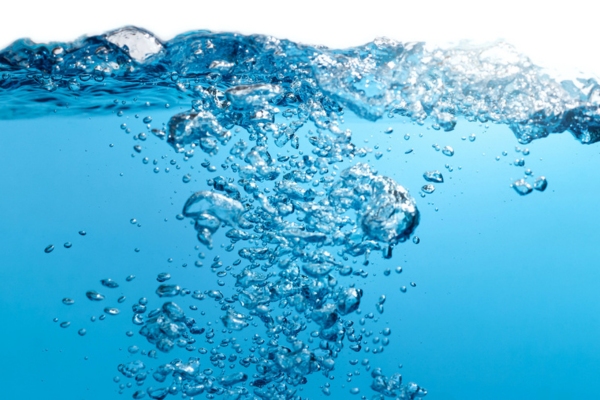 water splashing and air bubbles depicting tank condensation and oil tank sludge buildup
