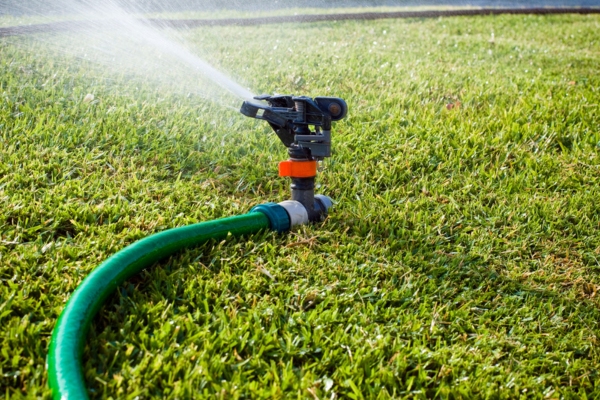 lawn sprinkler releasing water