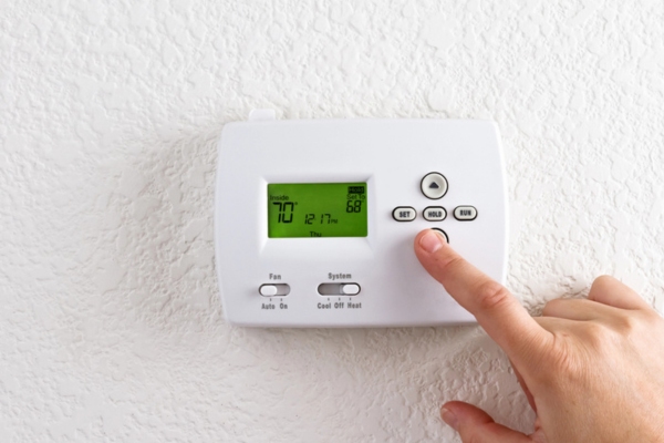 home digital thermostat screen and controls